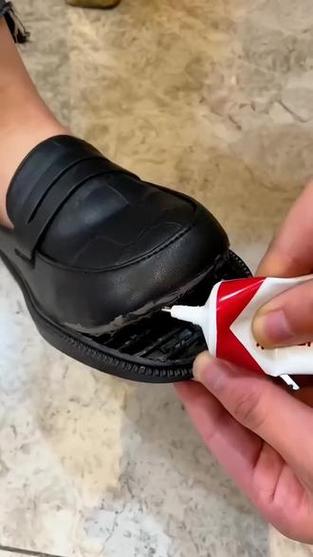 鞋开胶了用什么粘好