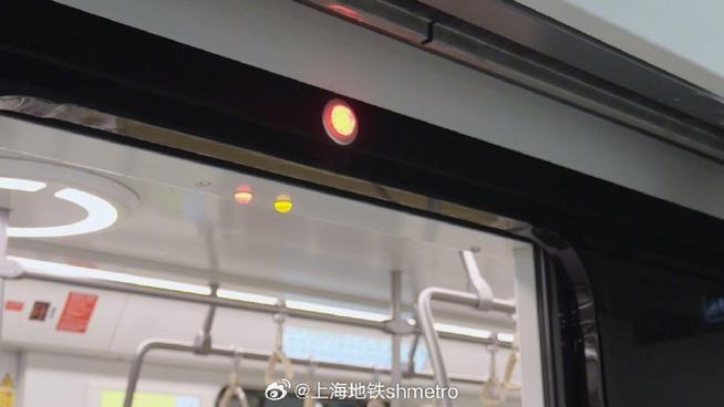 地铁上红色和绿色灯表示什么