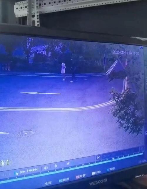 电脑屏幕上出现黑色阴影