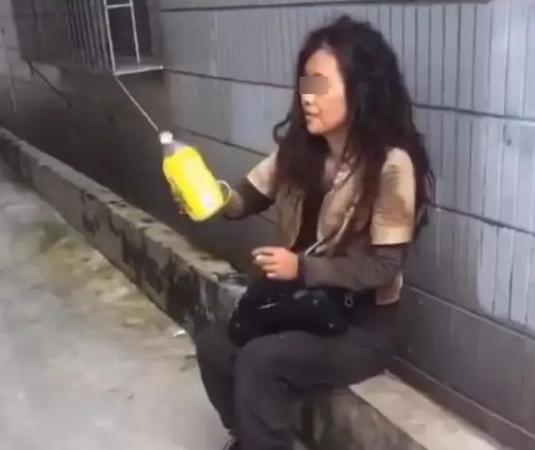 日薪90元的“流浪女”被拘截图