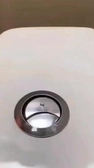 马桶侧边开关弹不上来