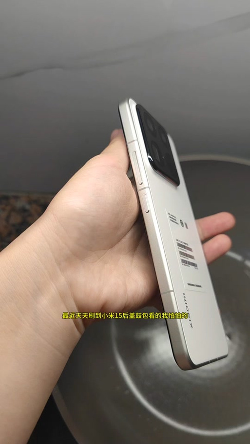 手机后盖边缘翘起缩略图