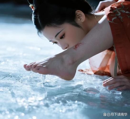 宫女光脚丫子一字摆开是什么时候的