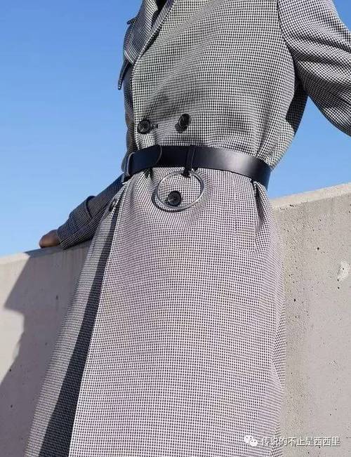 衣服绑带穿过的圆环图标