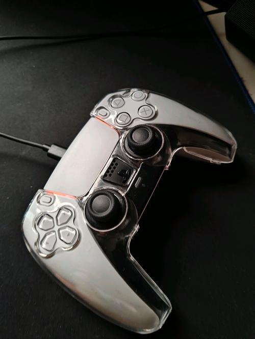 ps5手柄能边充电边玩吗