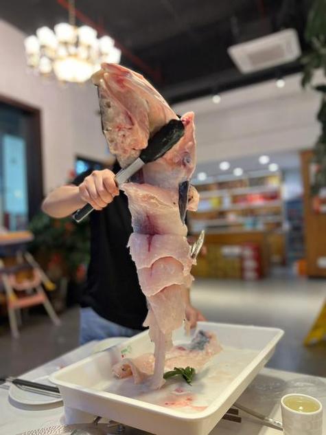 鲜鱼火锅