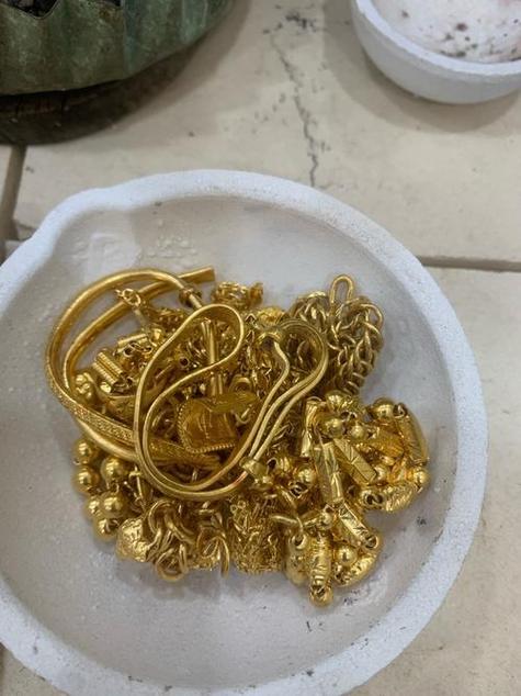 卖黄金的回收黄金吗