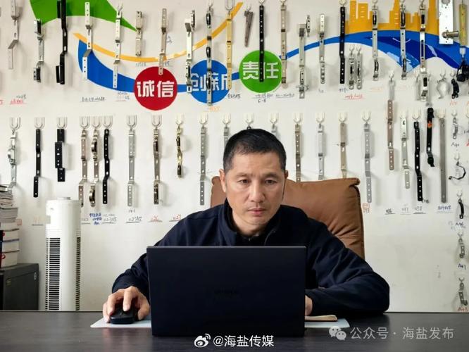 福群集团董事长简历缩略图