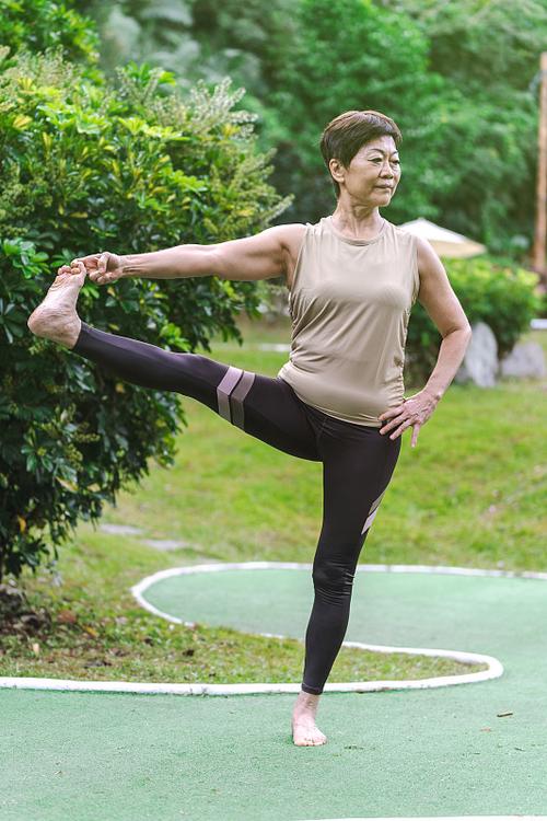 70岁老人可以学瑜伽吗