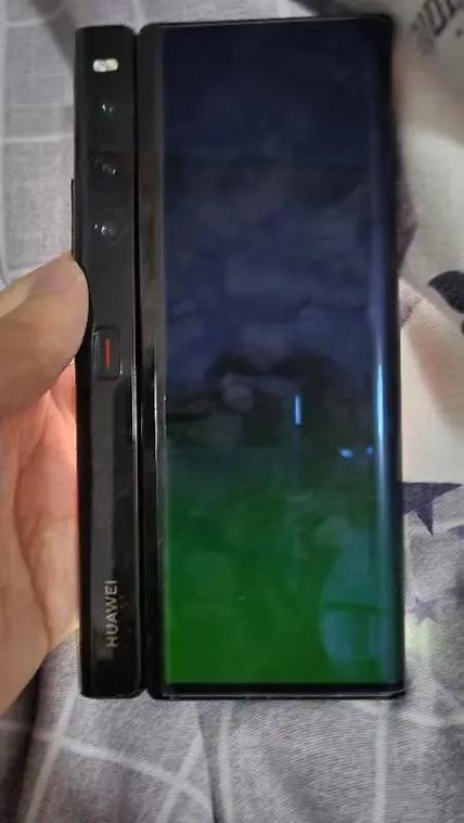 华为手机掉水里闪屏了图标