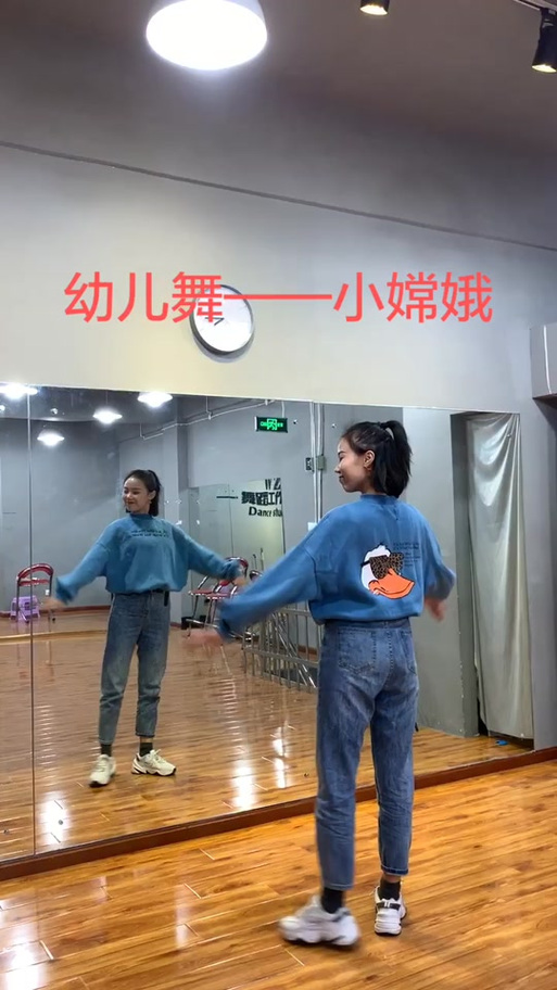 抖音最火舞蹈小嫦娥视频截图