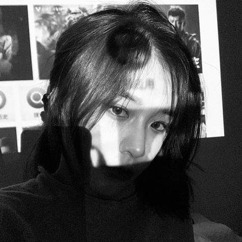 女生头像丧 黑白 伤感