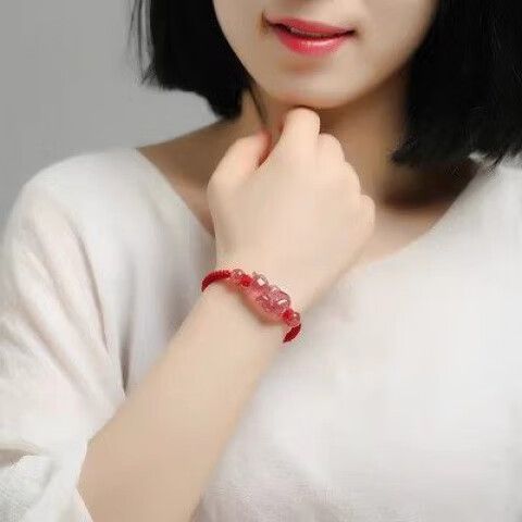 女人佩戴鸽血红的好处