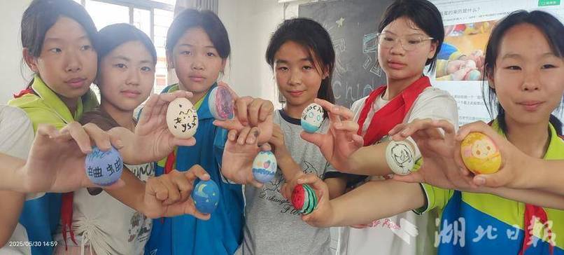 男孩发搞笑视频给女孩