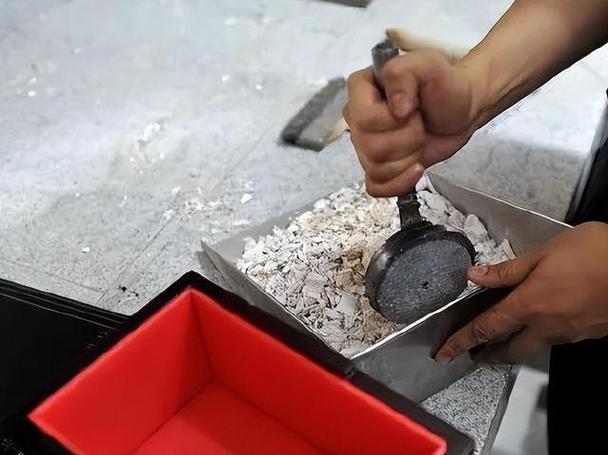 谁发明的火化