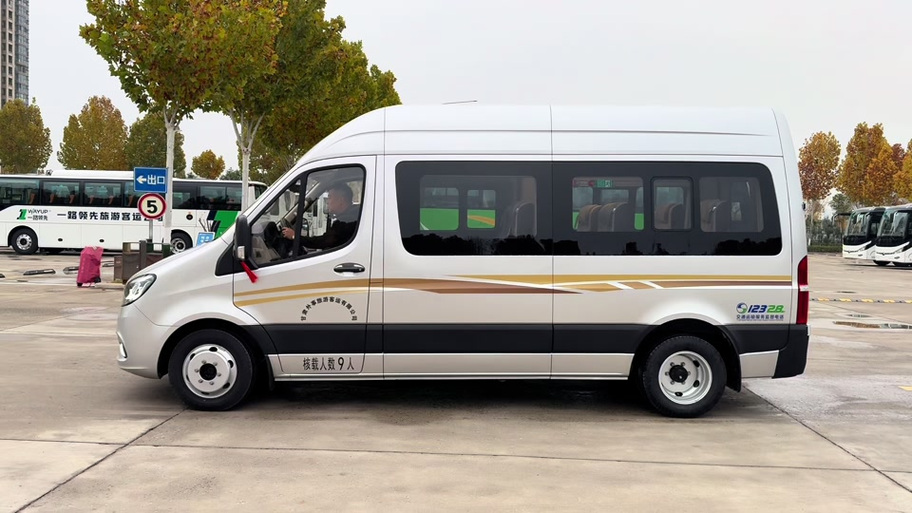 宇通小客车9座