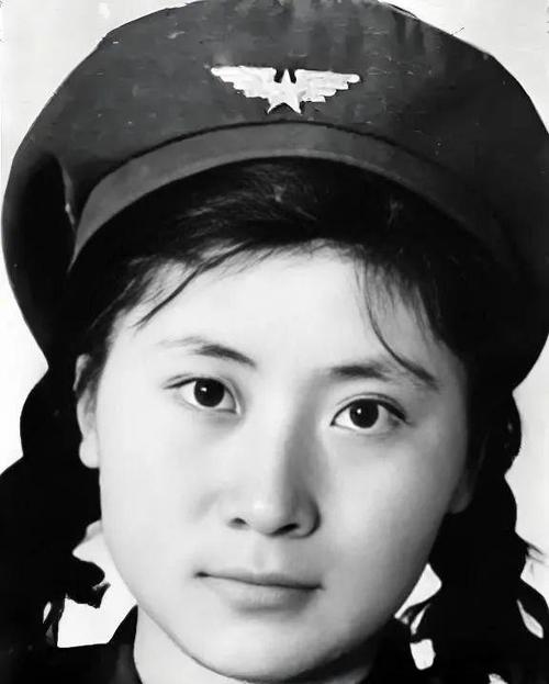 袁霞和沈毅军衔对比