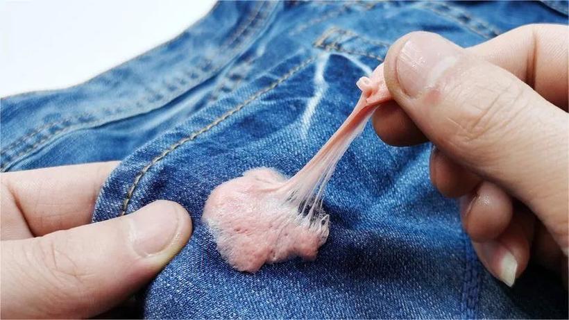 泡泡糖粘在皮肤上怎么才能弄掉