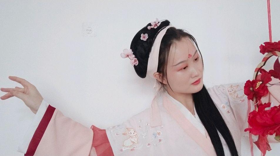 可怜飞燕倚新妆什么意思