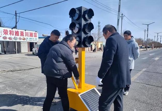 华为手表后边的绿灯一直亮