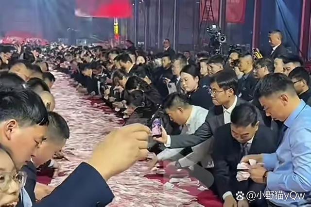 领导让把发给我的奖金转给他