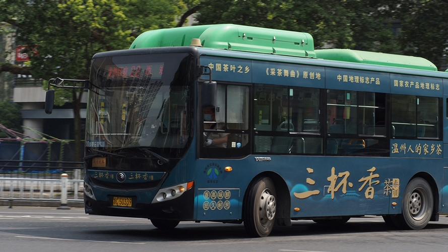 这是一辆公交车