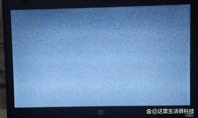 电脑显示屏有白点正常吗