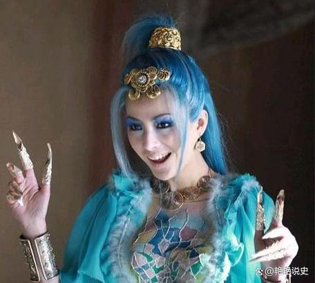 游戏厅里的蜘蛛美女