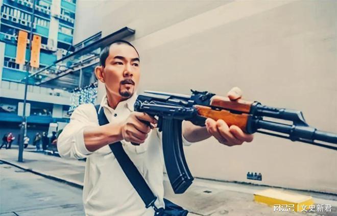 手握AK47正确手势