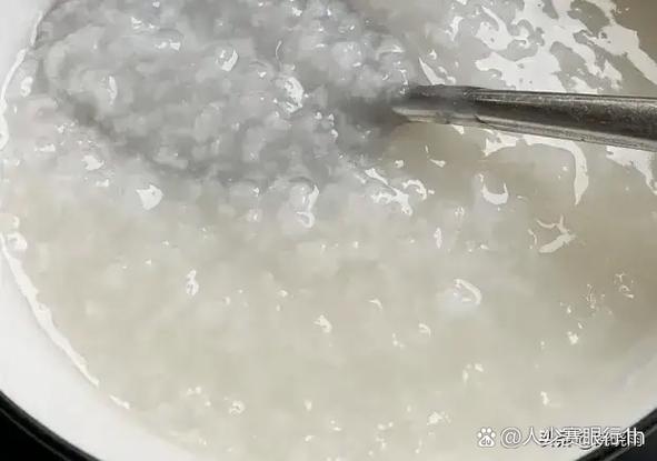 米汤熬出来发白咋回事