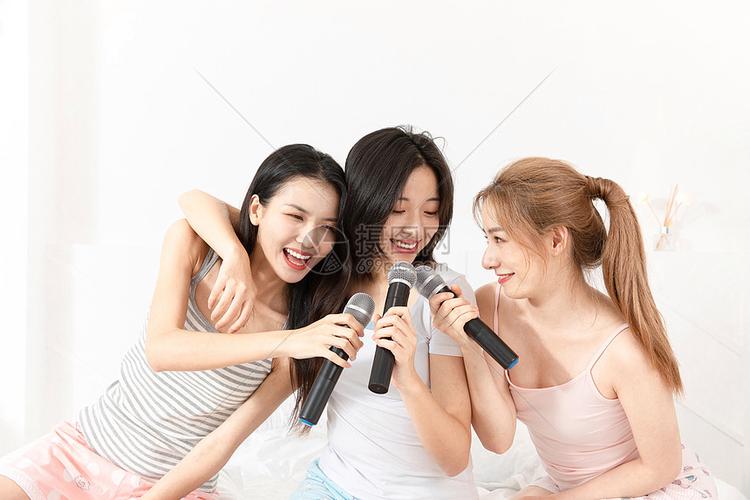 自己在家开直播唱歌挣钱截图
