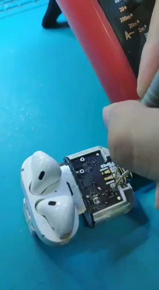 蓝牙耳机盒灯不亮了咋办
