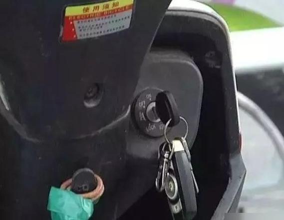 电动车钥匙关了不拔会耗电吗?