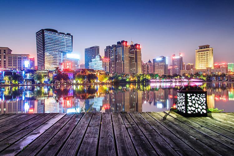 夜景模式照片中间发红
