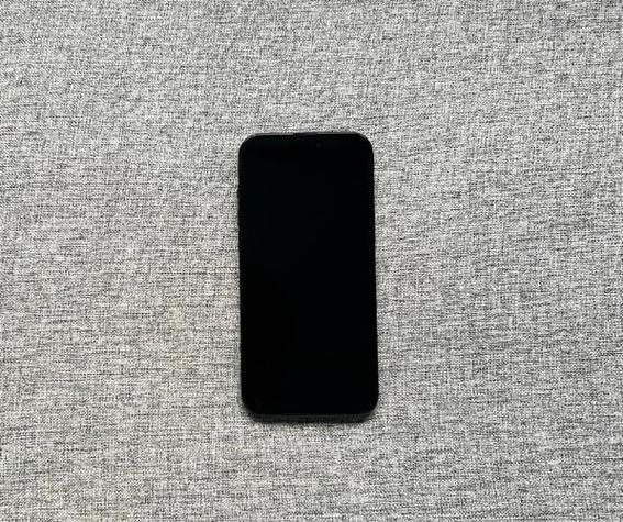 苹果16边框有小黑点正常吗截图