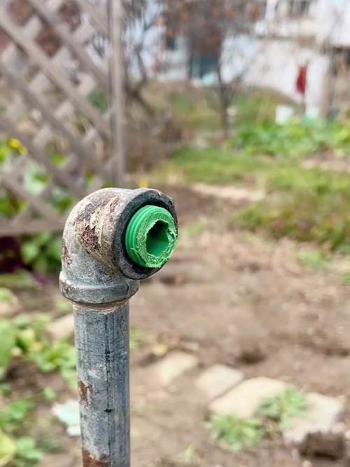 螺纹断在水管里怎么弄