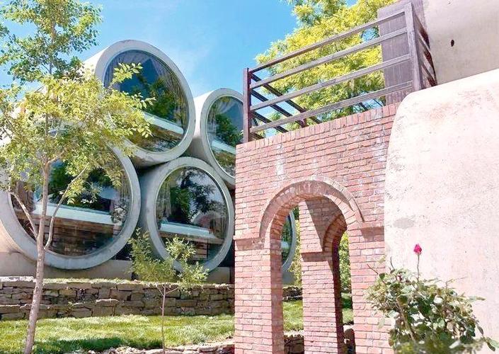 女主有空间,躲在深山老林的小说图标