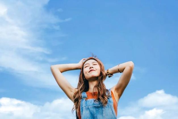 女生频繁更新朋友圈代表什么