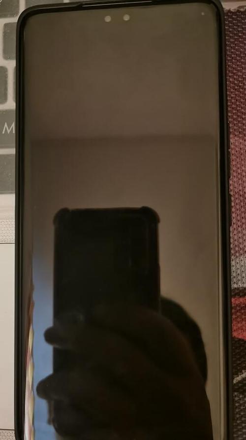 钢化膜过几天出现白边截图