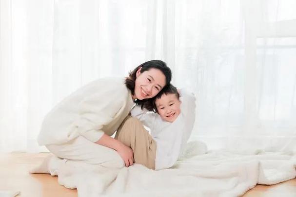 宝宝陪爸爸领奖图标