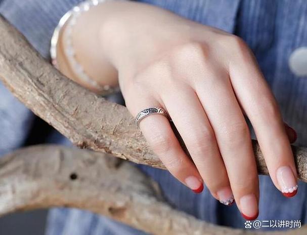 离婚以后戒指怎么带