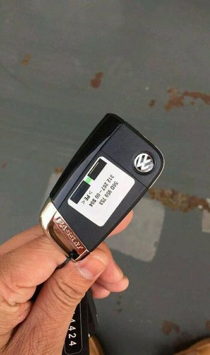 大众帕萨特车钥匙换电池图解缩略图