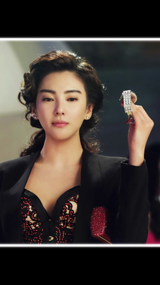 演美人鱼那个女的叫什么