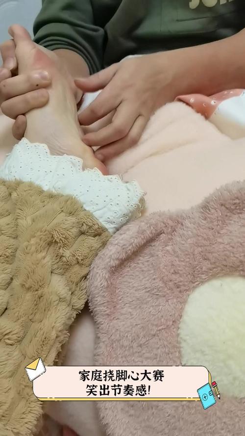 儿子挠妈妈脚心搞笑视频缩略图