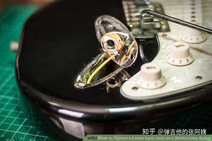 吉他线头断在插孔里了