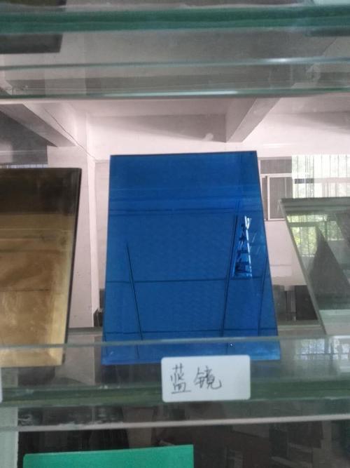 为什么有的镜子底是蓝色