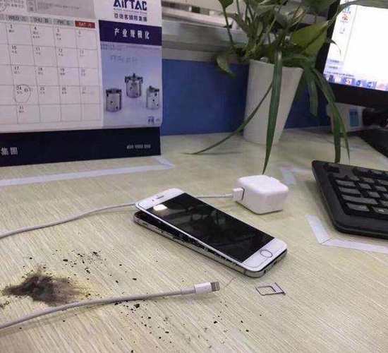 苹果充电器充电时自燃,是手机问题还缩略图