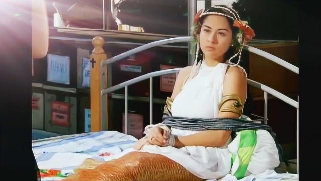 美人鱼被绳子困住挣扎的视频