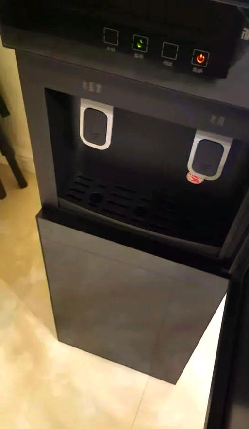 饮水机灯不亮自己修