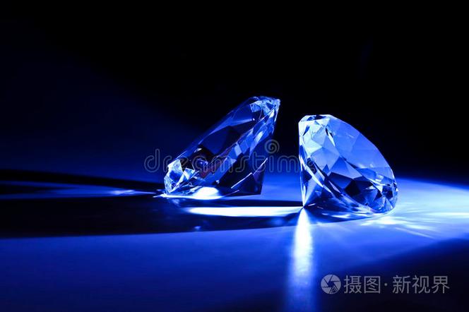 钻石在led灯下怎么是蓝色